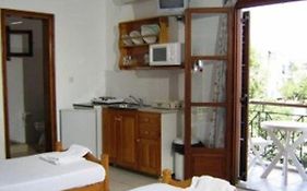 Μανολάς Studios